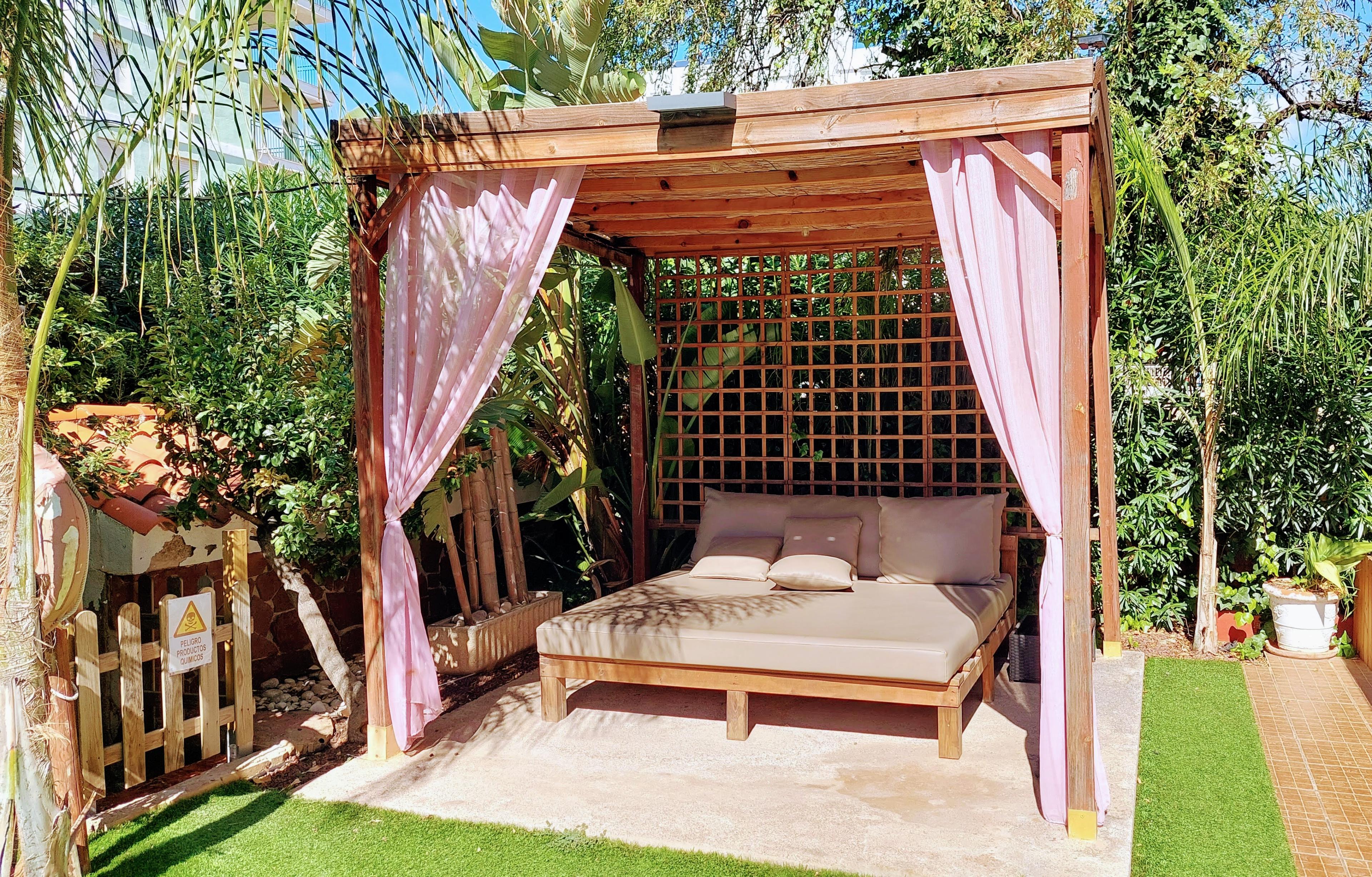 Piscina Pergola Cama